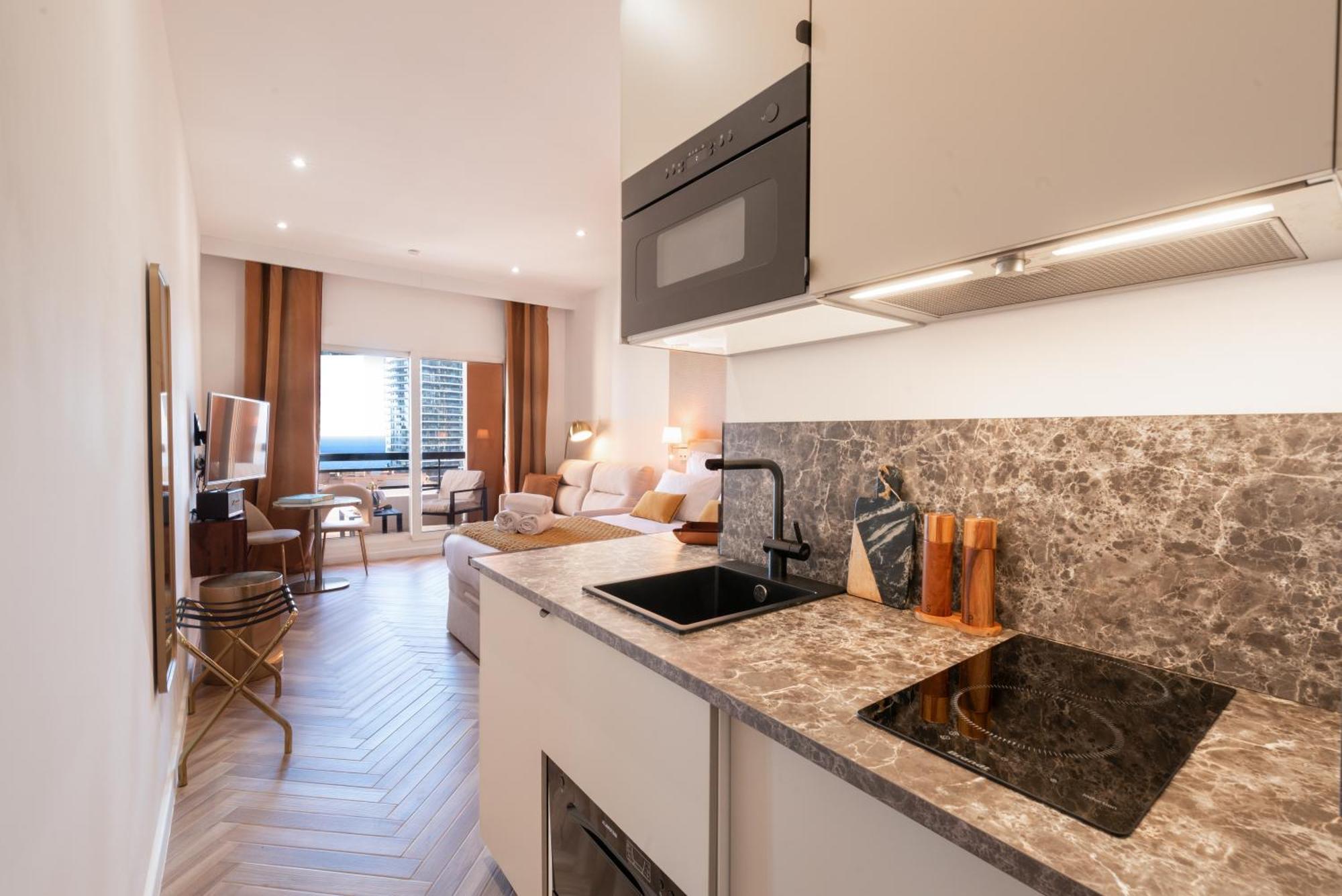 בוסוליי Monaco Border Luxury Suite - Sea View - Pool מראה חיצוני תמונה