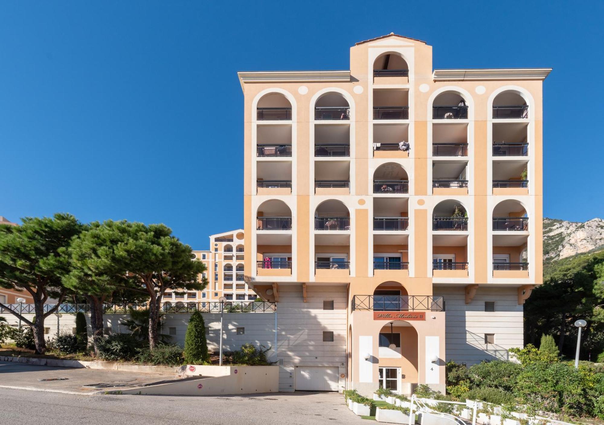 בוסוליי Monaco Border Luxury Suite - Sea View - Pool מראה חיצוני תמונה